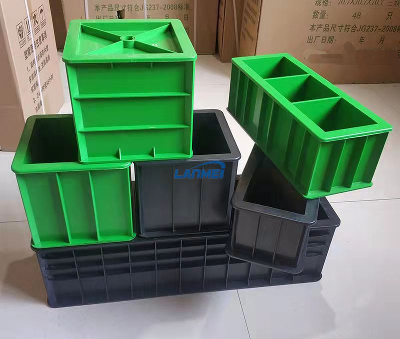 Concrete cube Mould