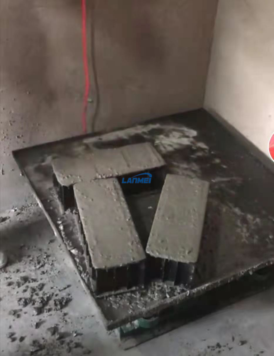 Concrete vibration table